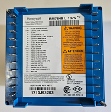 Load image into Gallery viewer, Honeywell RM7840L1075 Burner Control with R7849A1023 Amplifier

