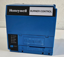 Load image into Gallery viewer, Honeywell RM7840L1075 Burner Control with R7849A1023 Amplifier
